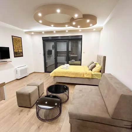 Lanamarija アパート トレビニエ